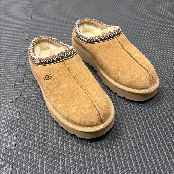 UGG - Chestnut Tasman Slippers - Picture 2 of 8